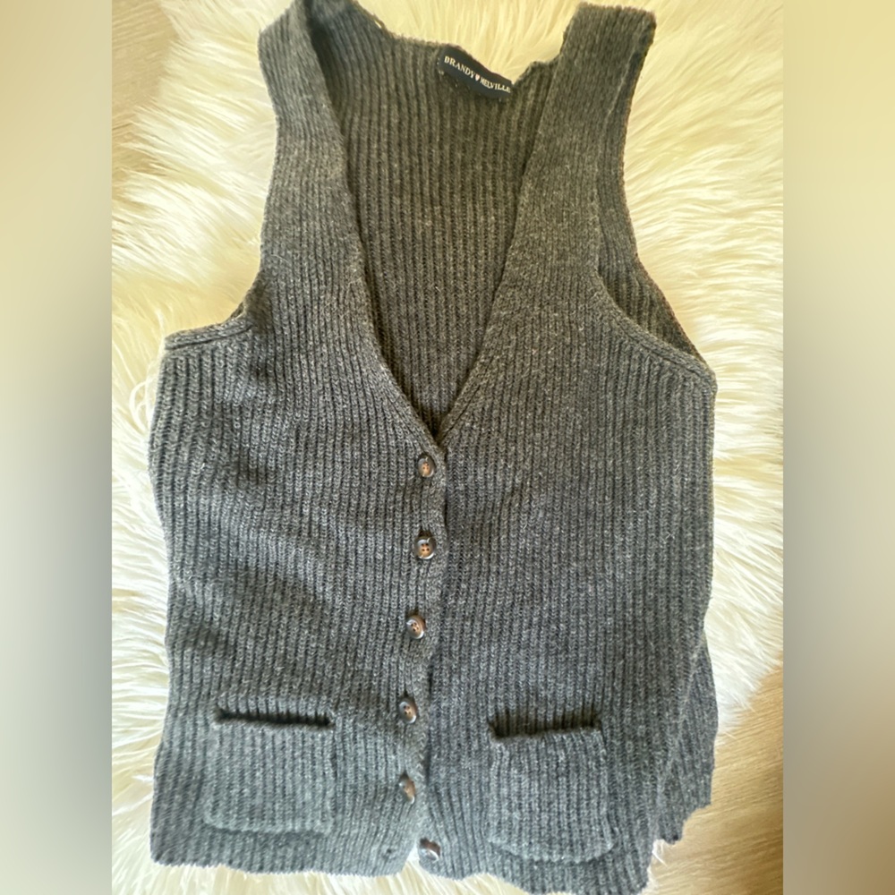 BRANDY MELVILLE SWEATER VEST
